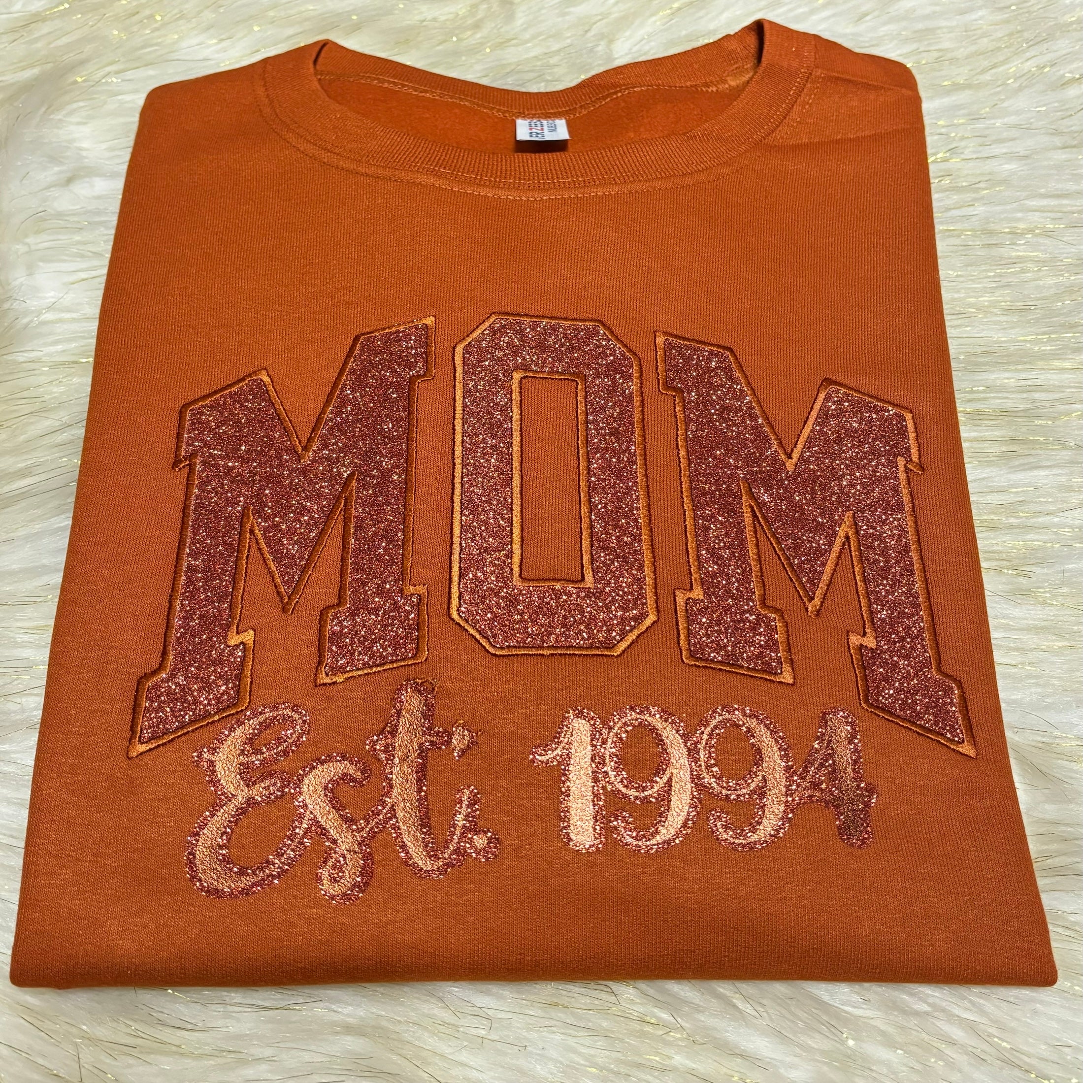 MOM GLITTER EMBROIDERED SWEATSHIRT